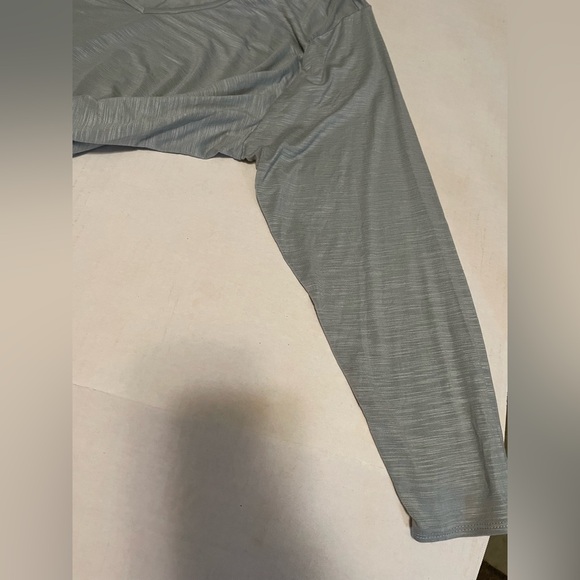 Old Navy women’s Luxe grey long sleeved shirt - Picture 3 of 3